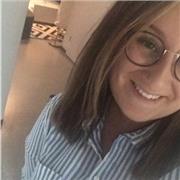 Je suis étudiante en licence de Droit, je souhaite donc transmettre mes connaissances et pouvoir m'entrainer car je souhaite devenir professeur par la suite